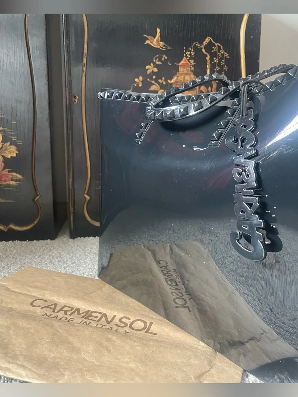 Carmen Sol sleek black
